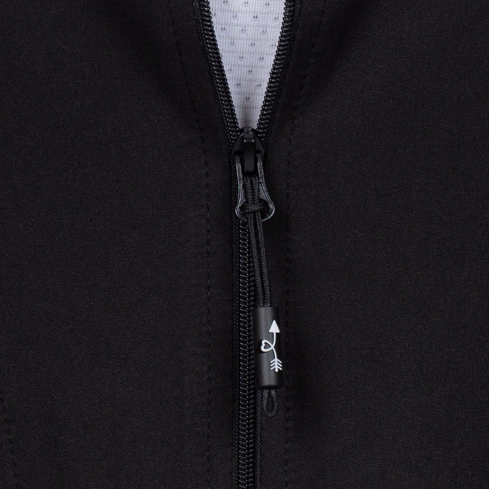 Zavate_AvaTherese_2022_black_detail